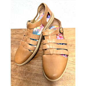 Born Cidra Tan Leather Fisherman Sandals Women's Size 9 Comfortable Closed Toe